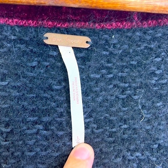 Free People - Boho Knitted Black V Neck Long Sleeve Sweater Size Large - Picture 8 of 10